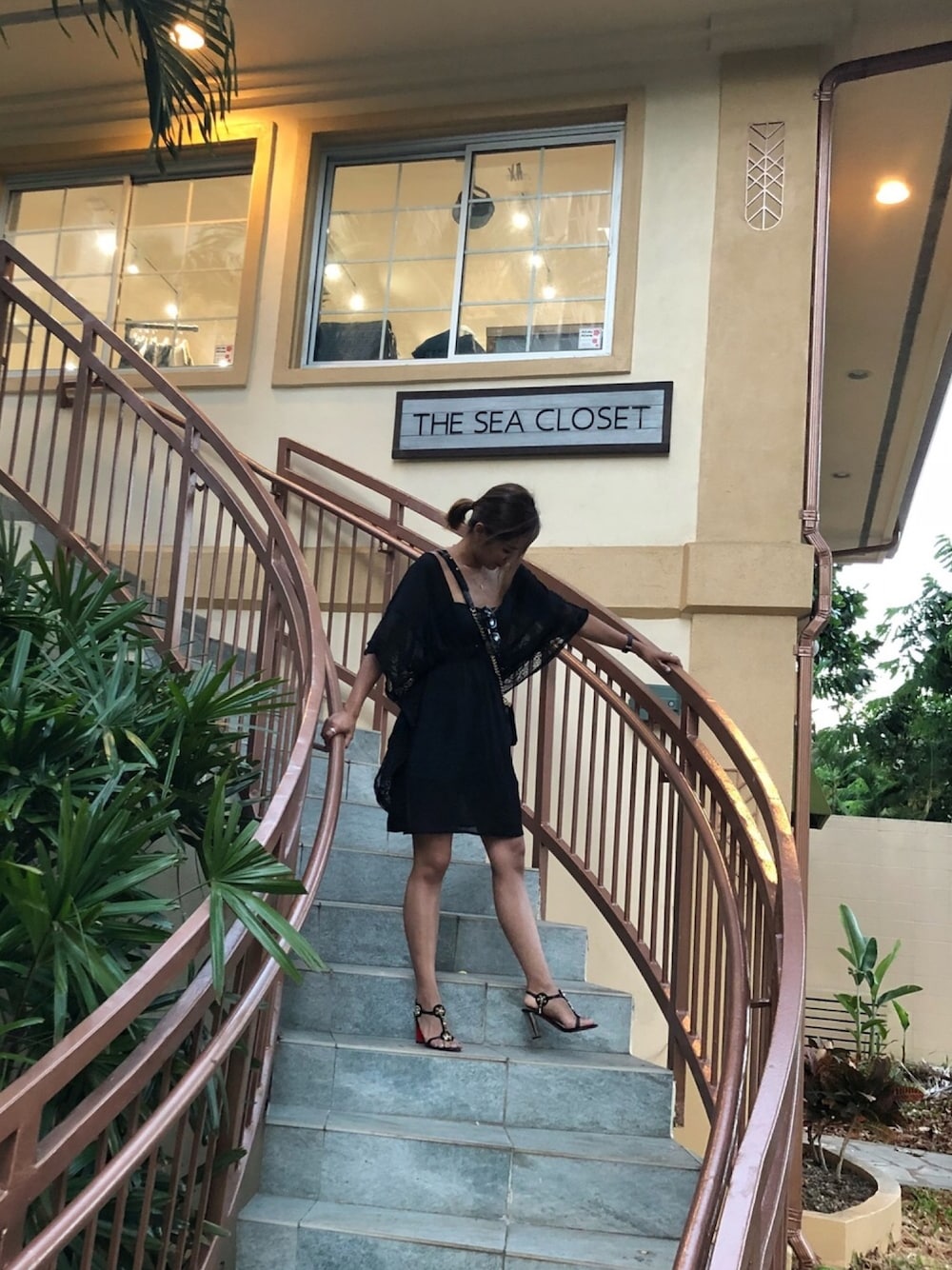 「ハワイ、ハワイコーデ、南国コーデ、南国、旅行、ブラックコーデ、ワンピース、クリスチャンルブタン、chanel、hawaii」｜「Targetのアイテム（ワンピース、ブラック系）」を使った、a❤︎さん（レディース・156cm）の夏コーディネートの1枚目の写真