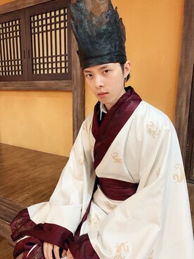 「中国风のアイテム（トップス、ホワイト系）」を使った、多崎作和他さん（メンズ・172cm）の秋コーディネート