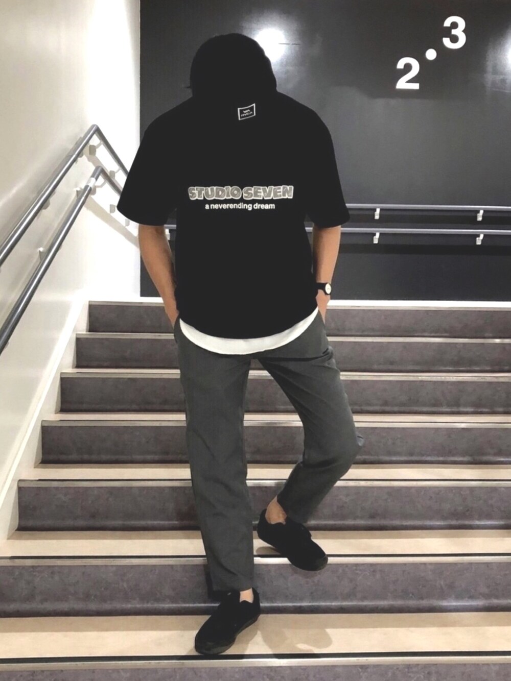 「GU、STUDIO SEVEN、UNIQLO、プチプラ、VANS、モノトーン、オーバーサイズ、シンプルコーデ」｜「RVCAのアイテム（キャップ、ブラック系）」を使った、ゆーすけさん（メンズ・174cm）の夏コーディネートの1枚目の写真