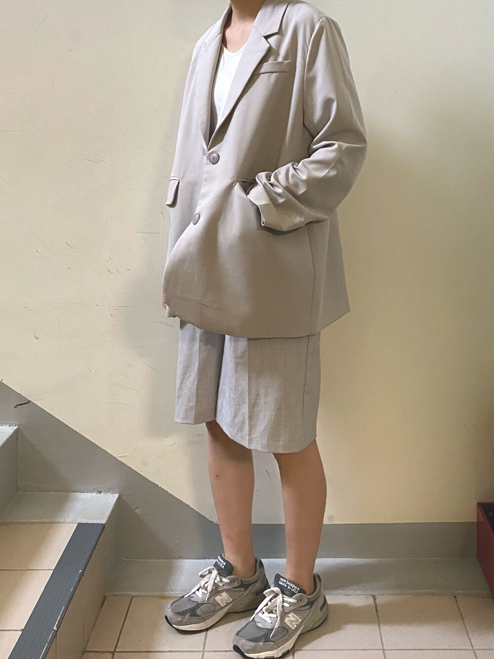 「MEIER.Qのアイテム（テーラードジャケット、シルバー系）」を使った、just an outfit diaryさん（レディース・168cm）の春コーディネートの1枚目の写真