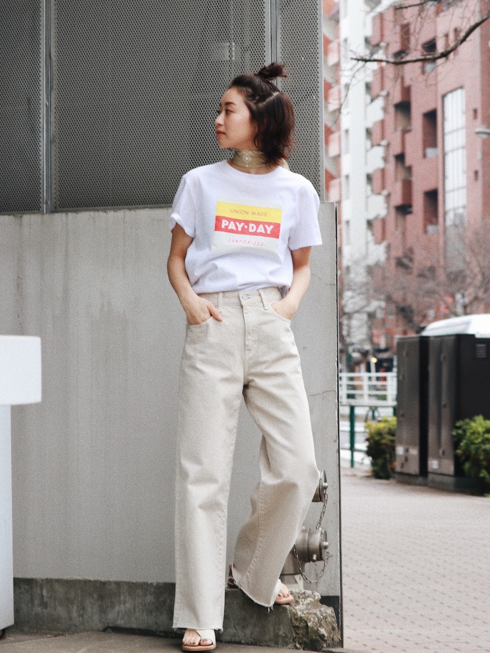 「シンプルコーデ、春、デニムパンツ、ootd、低身長、ワントーンコーデ、spring、デニム、Ungrid」｜「Ungridのカットオフカラーワイドデニム（デニムパンツ、ホワイト系）」を使った、Ungrid STAFFさん（レディース・153cm）の春コーディネートの1枚目の写真