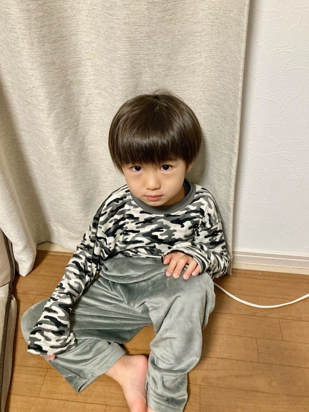 「パジャマ、ゆったりコーデ、ルームウェア、迷彩、キッズコーデ」｜「no brandのアイテム（スウェット、その他）」を使った、gozinxさん（キッズ・100cm）の冬コーディネートの1枚目の写真
