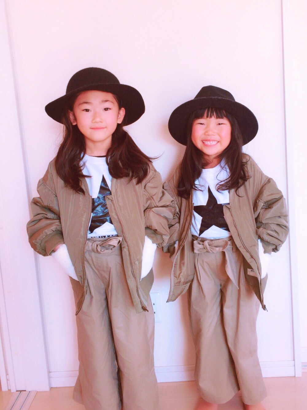 「休日スタイル、ハット、おそろいコーデ、Right-on、年子姉妹」｜「Right-onの【MPS】ミリタリーファーポケットジャケット(ジュニアサイズ150～160cm) （ブルゾン、グリーン系）」を使った、m❤︎yさん（キッズ・110cm）の冬コーディネートの1枚目の写真