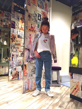 「デニムから始まったライフスタイルブランド」｜「アイテム（スニーカー）」を使った、YuRiさん（レディース・155cm）の春コーディネート
