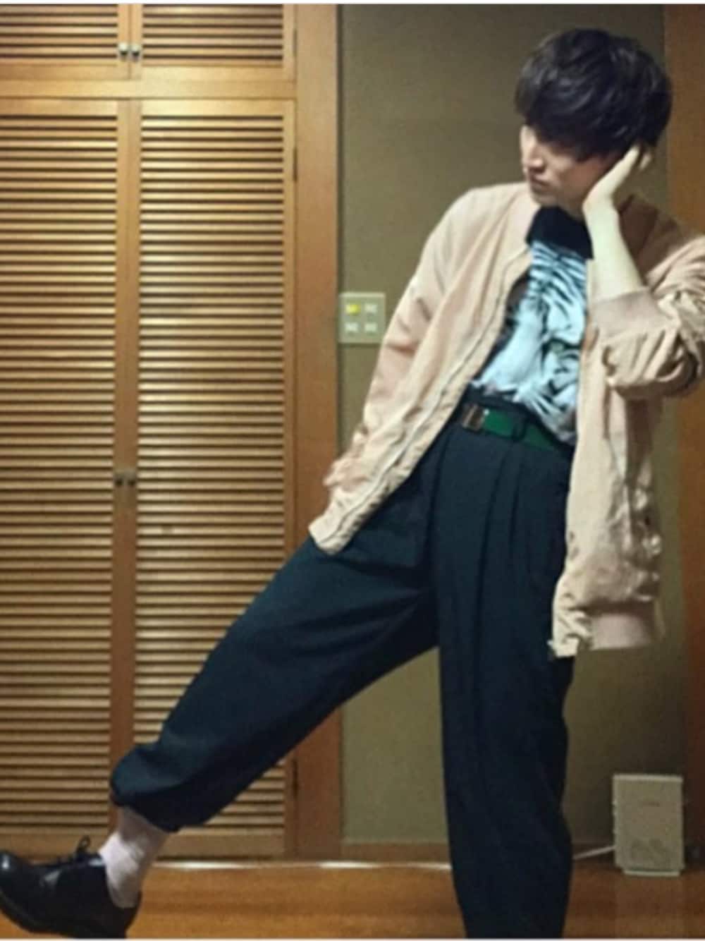 「SPINNSのMA-1（MA-1、ピンク系）」を使った、みっきーさん（メンズ・166cm）の夏コーディネートの1枚目の写真