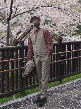 「GU（ジーユー）のアイテム（スラックス、ベージュ系）」を使った、TAKIさん（メンズ・169cm）の春コーディネート