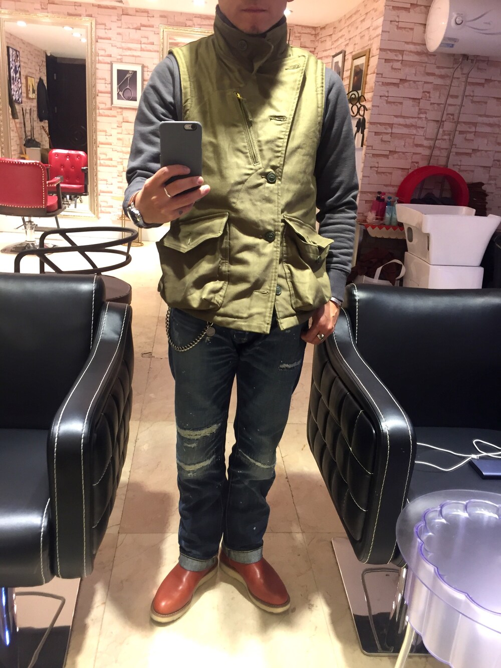 「FREEWHEELERSのアイテム（ベスト、グリーン系）」を使った、m china さん（メンズ・168cm）の冬コーディネートの1枚目の写真