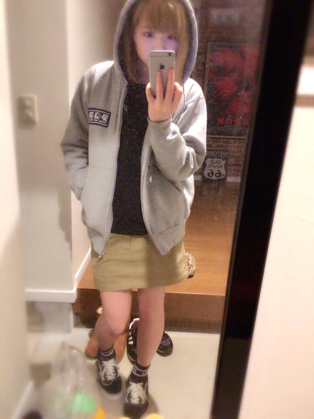 「RNA、DXAXM、Dickies、VANS、BOUNTY HUNTER」｜「DxAxM drug and musicのアイテム（パーカー、グレー系）」を使った、hinaさん（レディース・163cm）の春コーディネートの1枚目の写真