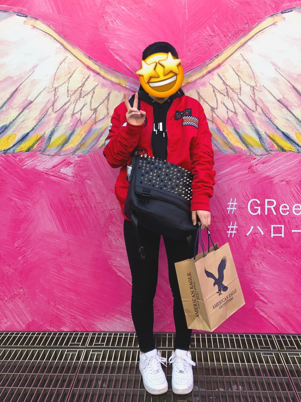 「ストリート、PUMA、NIKE、ディアベル、GAP、アメリカンイーグル、原宿、竹下通り」｜「DIAVELのスタッズメッセンジャーバッグ（メッセンジャーバッグ、ブラック系）」を使った、Hanaさん（レディース・154cm）の春コーディネートの1枚目の写真