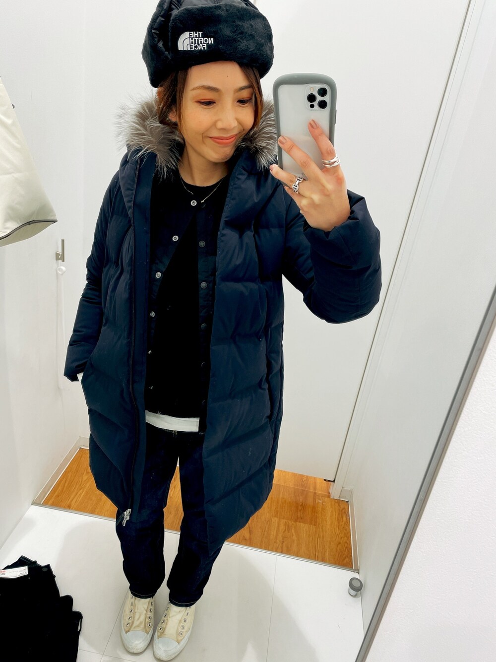 「野球観戦、冬コーデ、ダウン、DESCENTE、ノースフェイス、インナーダウン、モノトーン、コンバース、大人カジュアル」｜「BLACK BY MOUSSYのKONA One wash DENIM（デニムパンツ、ブルー系）」を使った、yuzuuu〜♡さん（レディース・158cm）の冬コーディネートの1枚目の写真