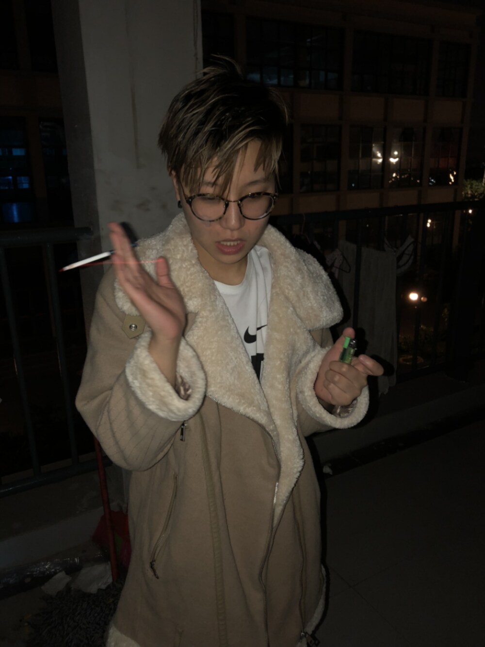 「NIKEのアイテム（Tシャツ/カットソー、ホワイト系）」を使った、TANGPLUS7さん（メンズ・166cm）の冬コーディネートの1枚目の写真