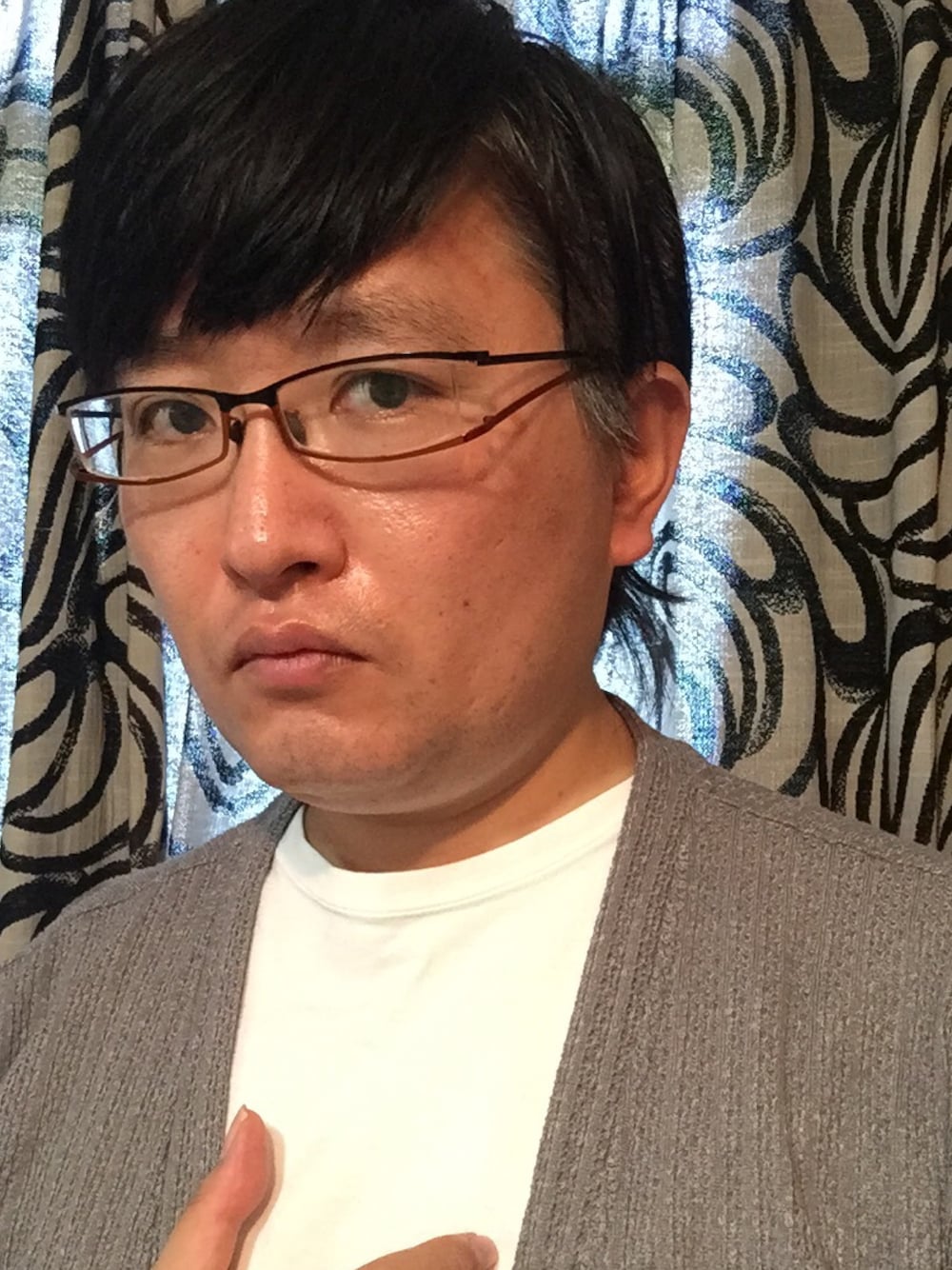 「無修正、楠山祐輔、yusukekusuyama、kusuyamayusuke、ゆーくす、yukusu、アラフォー男子、サマーカーディガン」｜「NEOSARTICのアイテム（カーディガン/ボレロ、グレー系）」を使った、Yusuke Kusuyama ‐ 楠山祐輔さん（メンズ・173cm）の夏コーディネートの1枚目の写真