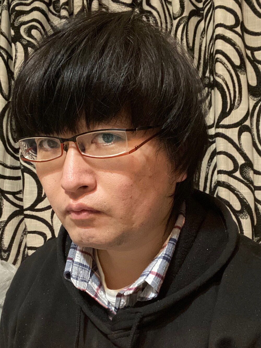 「石川五右衛門、ルパン三世、ジャニーズ、ビートルズ、小説家、Christian Artist、楠山祐輔、yusukekusuyama、マッシュルームヘア、tmr」｜「abtechのアイテム（パーカー、ブラック系）」を使った、Yusuke Kusuyama ‐ 楠山祐輔さん（メンズ・173cm）の冬コーディネートの1枚目の写真