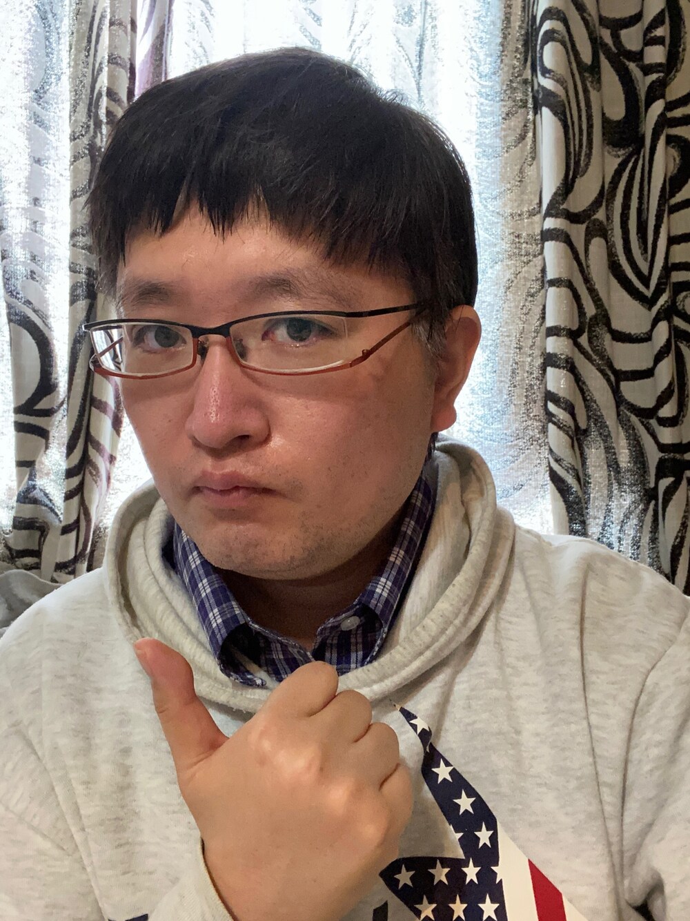 「クリスチャンアーティスト、Christian Artist、45歳、ロスジェネ世代、楠山祐輔、yusukekusuyama、kusuyamayusuke、ゆーくす、yukusu、メガネ男子」｜「SMACKのアイテム（パーカー、グレー系）」を使った、Yusuke Kusuyama ‐ 楠山祐輔さん（メンズ・173cm）の冬コーディネートの1枚目の写真