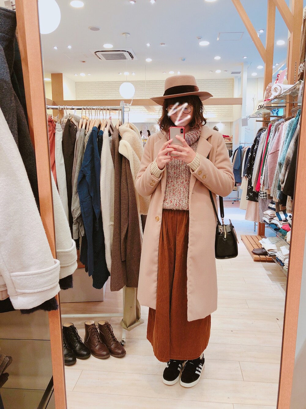 「studio clip、HEART MARKET、Samansa Mos2 blue、aveil、OZOC、adidas、iPhoneX」｜「studio CLIPのアイテム（ハット、ブラウン系）」を使った、an.さん（レディース・164cm）の冬コーディネートの1枚目の写真