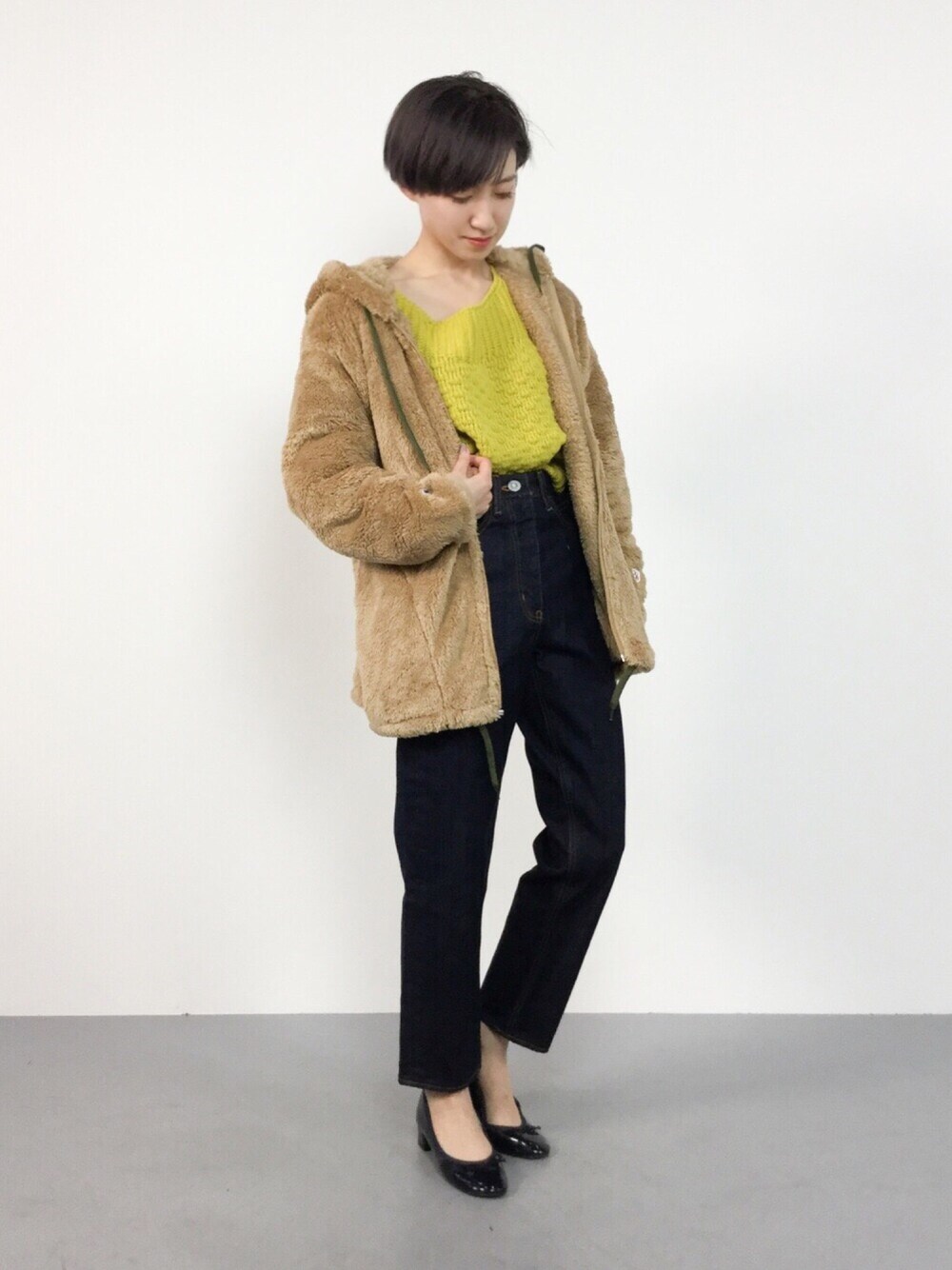 「ブルゾン、ニット、デニム、ボア、moussy、Champion、ワンウォッシュデニム、BEAMS BOY、テーパードデニム、wcloset」｜「MOUSSYのJW OW Tapered（デニムパンツ、ブルー系）」を使った、MIKUさん（レディース・157cm）の冬コーディネートの1枚目の写真