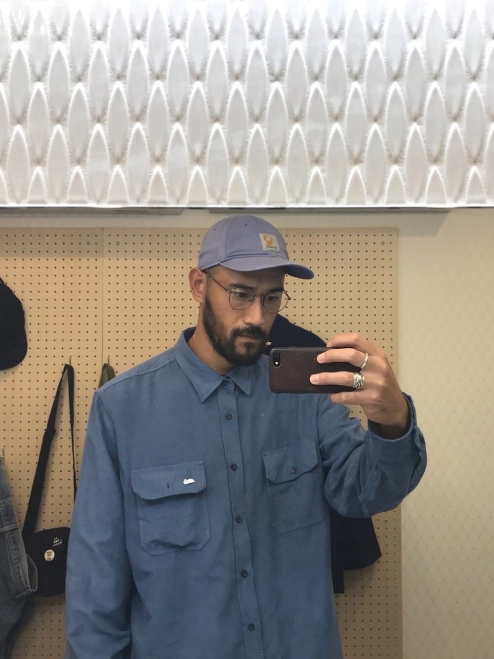 「ストリート、オーバーサイズ、カジュアルコーデ、ootd、supreme、brain dead、Chrome Hearts、LARRY SMITH、アクセサリー」｜「BRAIN DEADのアイテム（キャップ、ブルー系）」を使った、Mitsuhiro Higashinoさん（メンズ・186cm）の秋コーディネートの1枚目の写真