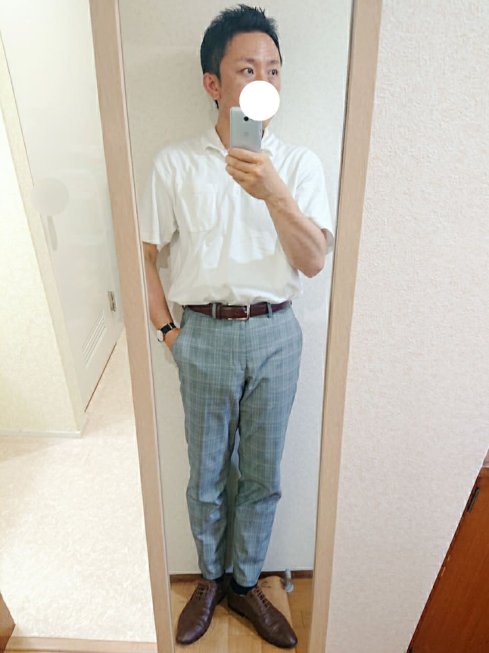 「夏コーデ、ポロシャツ、白、ビッグシルエット、スラックス、グレー、チェックパンツ、ドレスシューズ、いいね、save、フォローお願いします🤑、Doシンプル部」｜「NANO universeのアイテム（ドレスシューズ、ブラウン系）」を使った、xさん（メンズ・171cm）の夏コーディネートの1枚目の写真