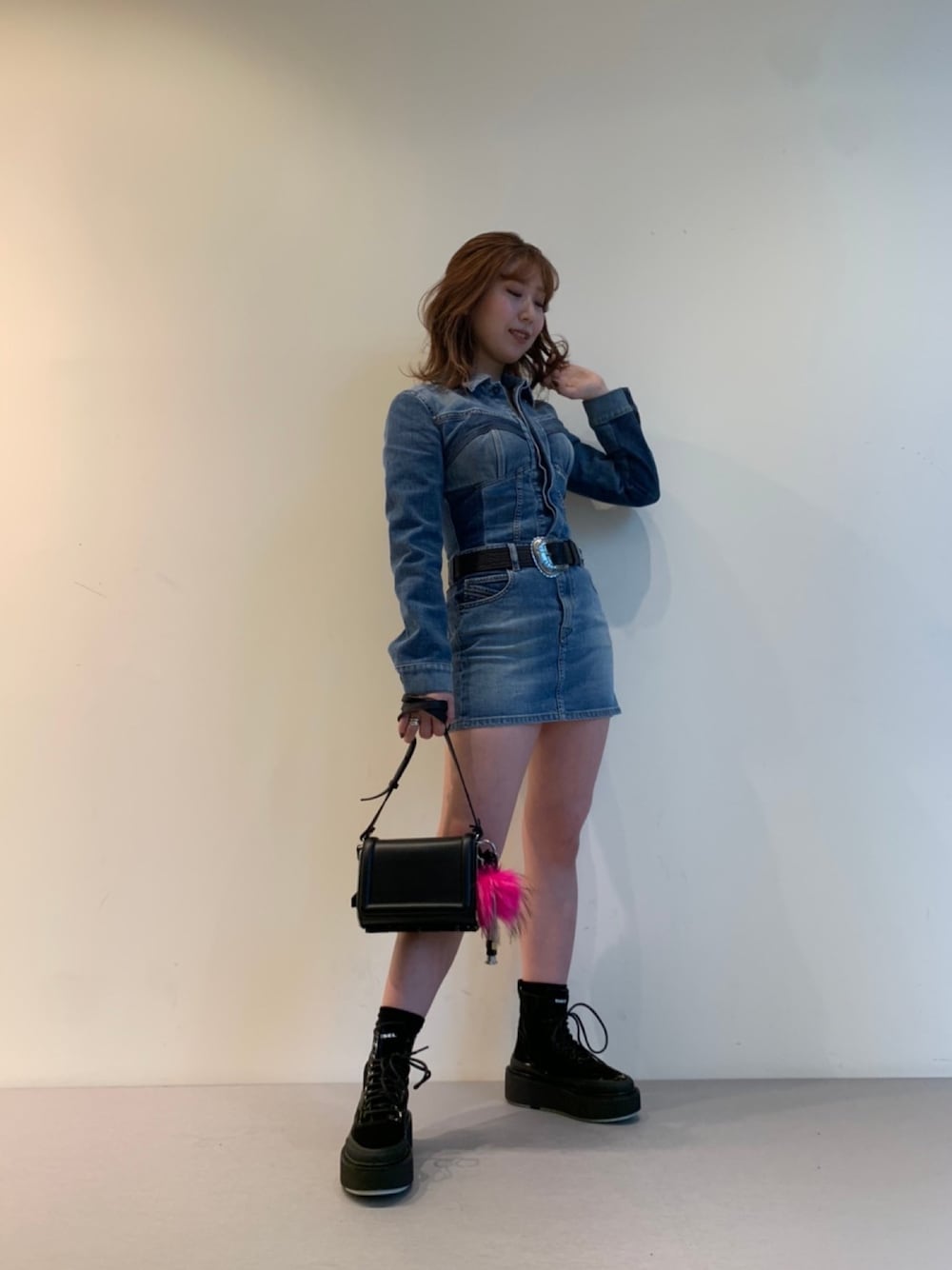 「DIESEL BLACK GOLDのアイテム（ワンピース/ドレス、ブルー系）」を使った、saori asakamiさん（レディース・160cm）の秋コーディネートの1枚目の写真