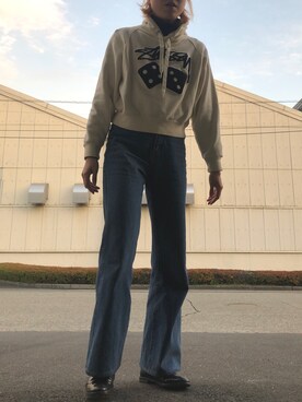 「STUSSY（ステューシー）のアイテム（パーカー、ホワイト系）」を使った、RINAさん（レディース・166cm）の冬コーディネート