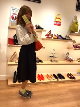 「アイテム（ローファー、グレー系）」を使った、sakaeさん（レディース・163cm）の春コーディネート