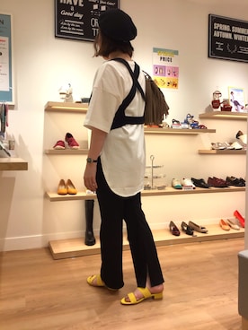 「アイテム（サンダル、イエロー系）」を使った、sakaeさん（レディース・163cm）の春コーディネート