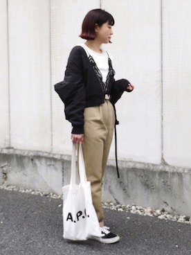 「ベージュ×ブラック」｜「アイテム（ブルゾン）」を使った、RICOさん（レディース・155cm）の春コーディネート