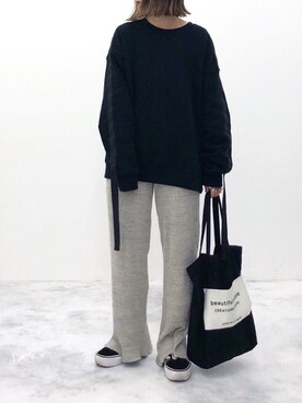 RICO is wearing TRUNO by NOISE MAKER "ショルダー開閉袖リボントレーナー"