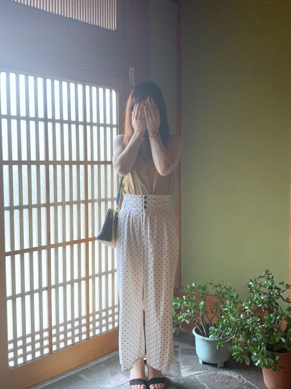 「夏コーデ、ラフ、プチプラコーデ、きれいめカジュアル、大人ガーリー、サンダル、ワイドパンツ、オトナ女子、GU、ママファッション」｜「UNIQLOのアイテム（タンクトップ、ベージュ系）」を使った、rayfeb29さん（レディース・164cm）の夏コーディネートの1枚目の写真