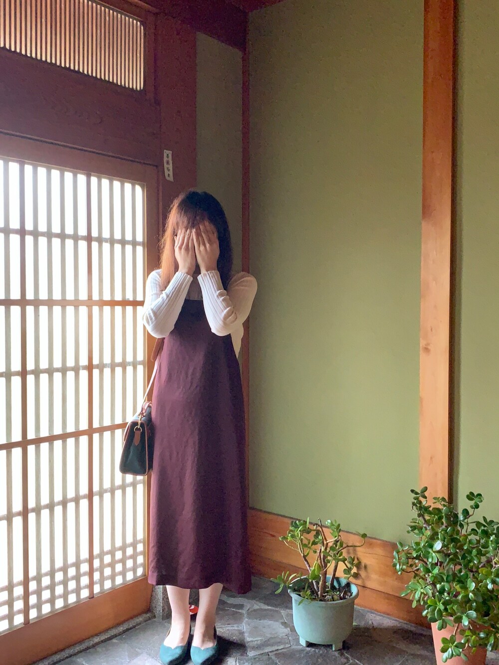 「秋のコーデ、カジュアルコーデ、秋服、シンプル、ラフ、大人カジュアル、オトナ女子、ナチュラル、ワンピース、着回しコーデ」｜「BEAUTY&YOUTH UNITED ARROWSのBY サテンキャミソールワンピース -手洗い可能- ◆（ワンピース、レッド系）」を使った、rayfeb29さん（レディース・164cm）の秋コーディネートの1枚目の写真