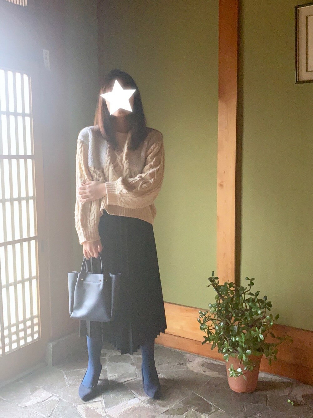「年末WEAR感謝祭、今日のコーデ、冬のコーデ、ゆるコーデ、プチプラコーデ、シンプルコーデ、いいね、save、フォローお願いします🤑、大人カジュアル、休日スタイル、ニットコーデ」｜「CAROLINA GLASERのアイテム（ニット/セーター、ホワイト系）」を使った、rayfeb29さん（レディース・164cm）の冬コーディネートの1枚目の写真