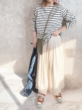 「部屋撮り」｜「アイテム（デニムジャケット）」を使った、c h i k i 𓅰さん（レディース・150cm）の春コーディネート