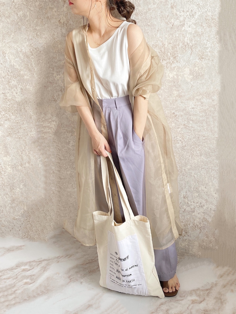 「シャツ好き集まれ、オトナカジュアル、ラクチンコーデ、カラーパンツ、低身長、カジュアル、ootd、ベージュ、シャツ、シアーシャツ」｜「Birthday roomのシアーオーガンジーバンドカラーワンピース/シアーワンピース/オーガンジーワンピース（シャツワンピース、ベージュ系）」を使った、c h i k i 𓅰さん（レディース・150cm）の夏コーディネートの1枚目の写真