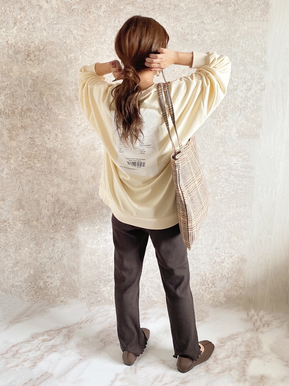 「カジュアル、copine、wcloset、シンプル、低身長、低身長コーデ、スウェット、秋のコーデ、Fabby fabby、チェック」｜「copineの【10月13日再々入荷！】ゆるっとオーバーサイズ！バックプリントスウェット(3color)【クリックポスト対象商品】（スウェット、その他）」を使った、c h i k i 𓅰さん（レディース・150cm）の秋コーディネートの1枚目の写真