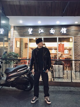 「H&M（エイチ・アンド・エム）のアイテム（マウンテンパーカー）」を使った、Bigee.彭大餅さん（メンズ・175cm）の秋コーディネート