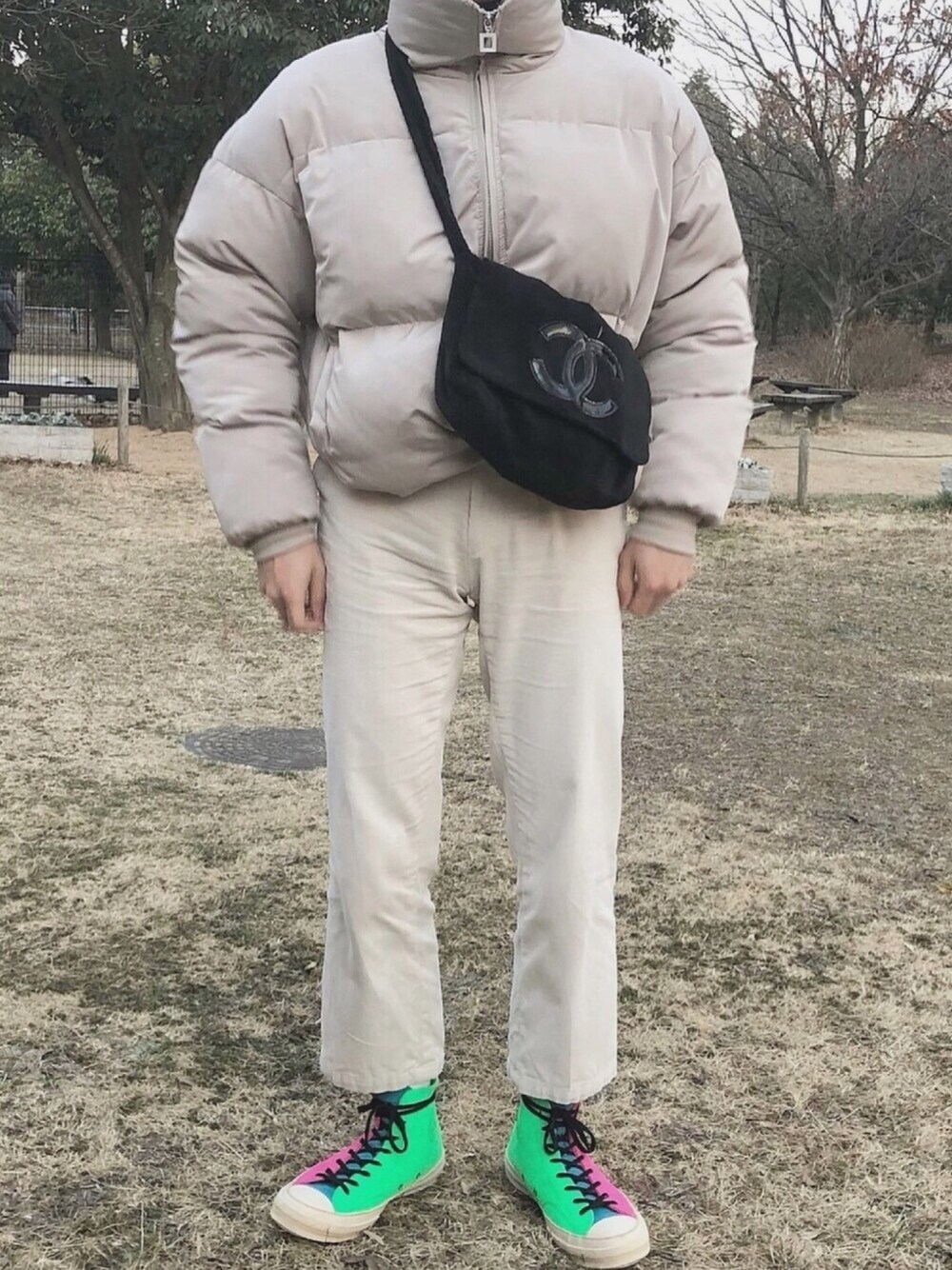 「シンプルコーデ、おしゃれさんと繋がりたい、ストリート、ootd、韓国ファッション、韓国好きな人と繋がりたい、カジュアルコーデ、今日のコーデ、ゆるコーデ、スニーカーコーデ」｜「CONVERSEのアイテム（スニーカー、その他）」を使った、koukiiiiiiiさん（メンズ・170cm）の冬コーディネートの1枚目の写真