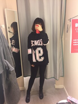「H&M（エイチ・アンド・エム）のアイテム（パーカー、ブラック系）」を使った、张小红xyzさん（レディース・168cm）の冬コーディネート