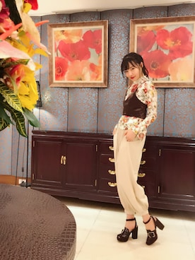 「ASTRAET（アストラット）のアイテム（パンツ）」を使った、村瀬紗英さん（レディース・159cm）の秋コーディネート