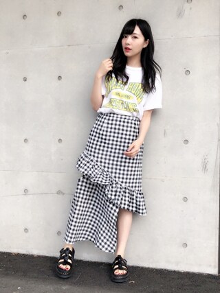 村瀬紗英 is wearing STYLENANDA "スウィートホームTシャツ"