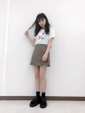 「ミニスカート」｜「アイテム（Tシャツ/カットソー、ホワイト系）」を使った、村瀬紗英さん（レディース・159cm）の夏コーディネート