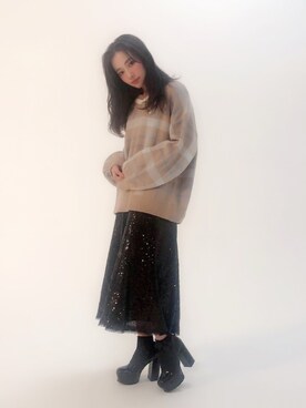 村瀬紗英さんの「スパンコールスカート」を使ったコーディネート