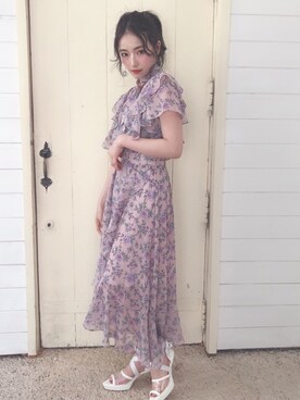 村瀬紗英さんの「フラワーフリルスカート」を使ったコーディネート