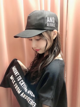 「ANDGEEBEE（アンジービー）のアイテム（キャップ）」を使った、村瀬紗英さん（レディース・159cm）の秋コーディネート