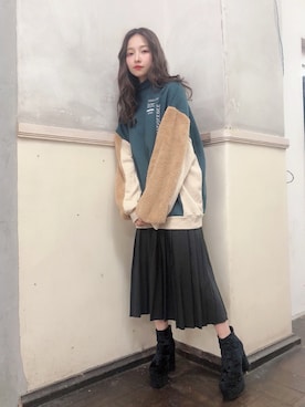「ANDGEEBEE（アンジービー）のアイテム（スウェット）」を使った、村瀬紗英さん（レディース・159cm）の秋コーディネート