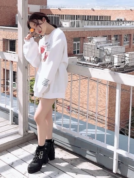 「ANDGEEBEE（アンジービー）のアイテム（スウェット）」を使った、村瀬紗英さん（レディース・159cm）の秋コーディネート