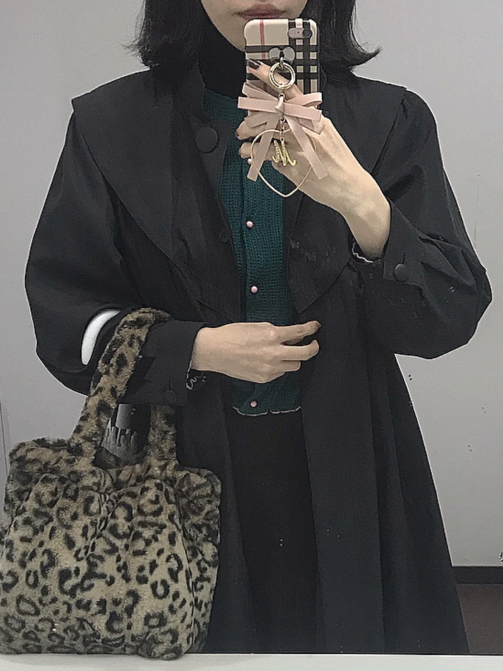 「お洒落さんとつながりたい、ダズリン、カラーコーデ、グリーンコーデ、レオパード」｜「alamainのアイテム（スマホケース/カバー、ベージュ系）」を使った、momocaさん（レディース・166cm）の冬コーディネートの1枚目の写真