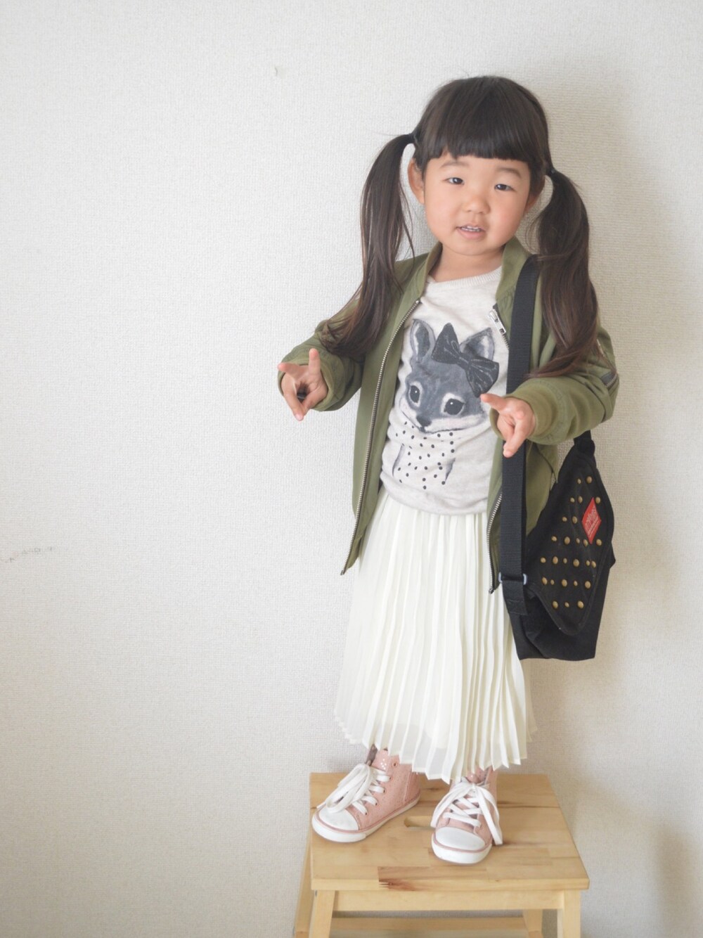 「女の子、春コーデ、プチプラ、キッズコーデ、3歳、プリーツスカート」｜「H&Mのアイテム（ニット/セーター、ピンク系）」を使った、aoi   ❤︎さん（キッズ・90cm）の春コーディネートの1枚目の写真