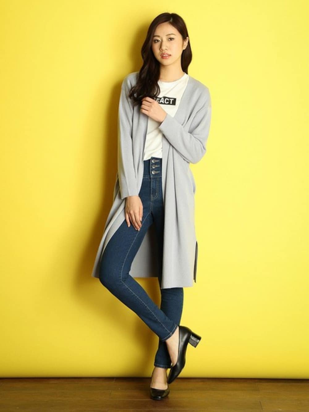 「デニム、ハイウエスト、ロゴ、スポーツミックス、ロングカーディガン、春コーデ、ハニーズ、Honeys」｜「Honeysのロングカーディガン（カーディガン/ボレロ、ブルー系）」を使った、ハニーズさん（レディース・160cm）の春コーディネートの1枚目の写真