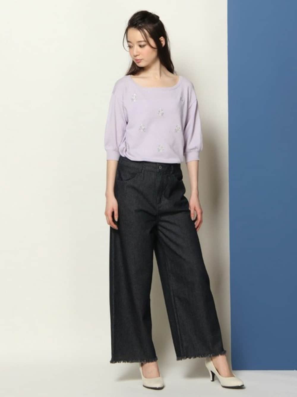 「デニム、刺繍、フリンジ、ワイドパンツ、パープル、ラベンダー、春ニット、春コーデ、ハニーズ、Honeys」｜「Honeysの刺繍入りプルオーバー（ニット/セーター、パープル系）」を使った、ハニーズさん（レディース・160cm）の春コーディネートの1枚目の写真