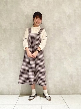 「アイテム（ジャンパースカート、パープル系）」を使った、ヤマシタさん（レディース・163cm）の春コーディネート